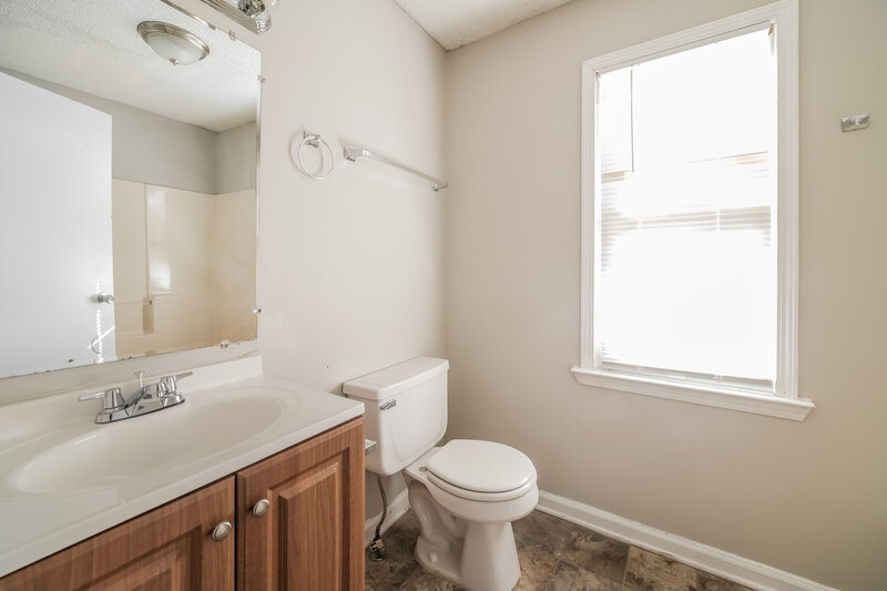 1,655/Mo, 44 Arnold Road Cartersville, GA 30120 Bathroom View