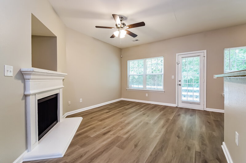 1,815/Mo, 2813 Windsor Forrest Ct College Park, GA 30349 Living Room View