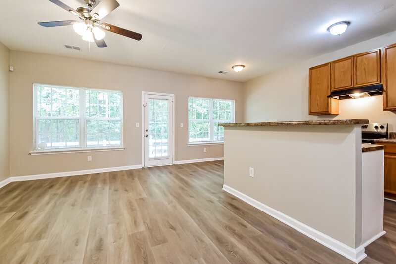 1,815/Mo, 2813 Windsor Forrest Ct College Park, GA 30349 Living Room View 3