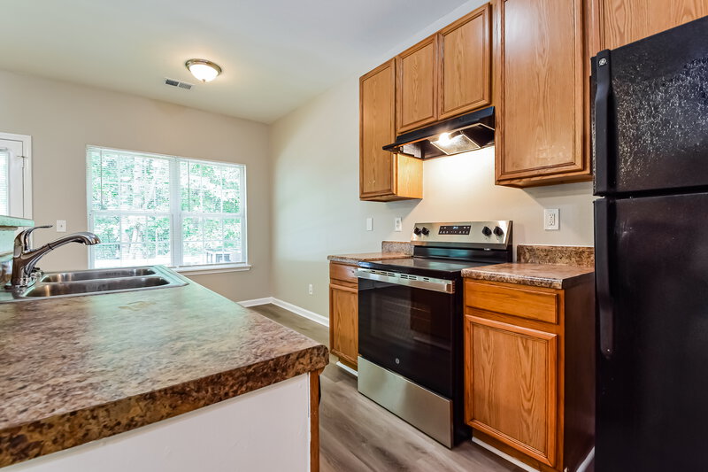 1,815/Mo, 2813 Windsor Forrest Ct College Park, GA 30349 Kitchen View