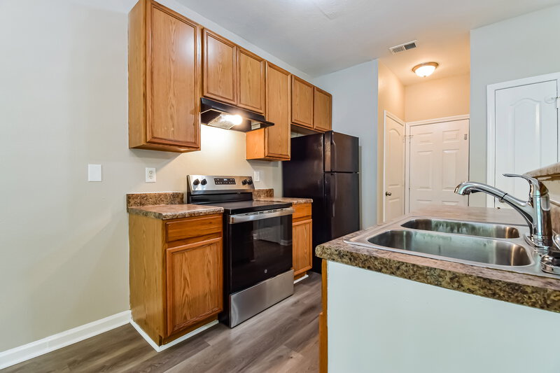1,815/Mo, 2813 Windsor Forrest Ct College Park, GA 30349 Kitchen View 2