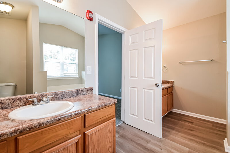 1,815/Mo, 2813 Windsor Forrest Ct College Park, GA 30349 Main Bathroom View