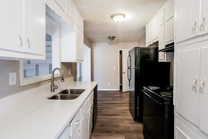 0/Mo, 5235 Koweta Rd College Park, GA 30349 Kitchen View