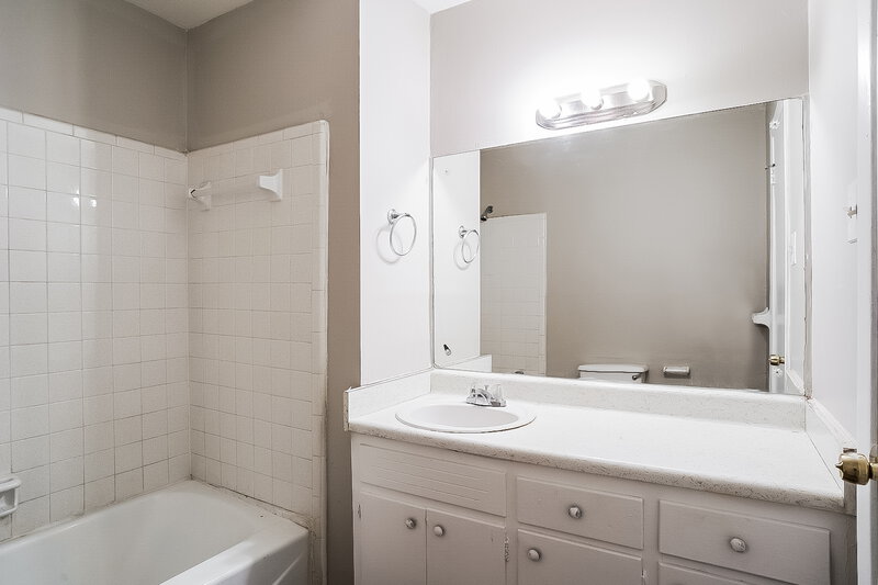 0/Mo, 5235 Koweta Rd College Park, GA 30349 Bathroom View