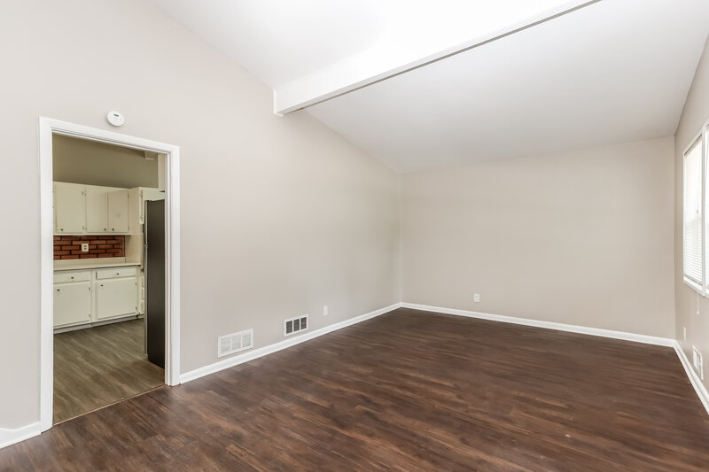 1,670/Mo, 5535 Longmeadow Ln College Park, GA 30349 Living Room View 2