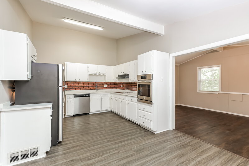 1,670/Mo, 5535 Longmeadow Ln College Park, GA 30349 Kitchen View