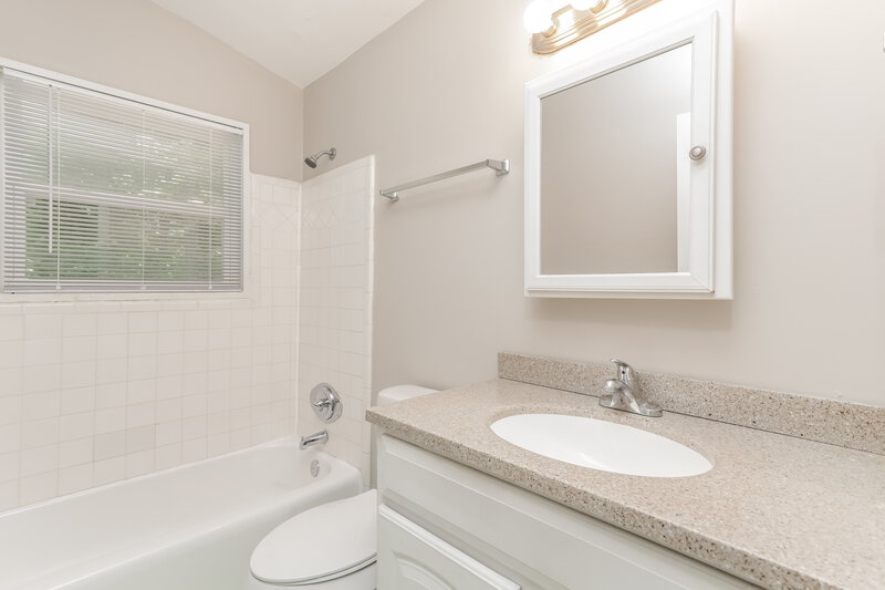 1,670/Mo, 5535 Longmeadow Ln College Park, GA 30349 Bathroom View