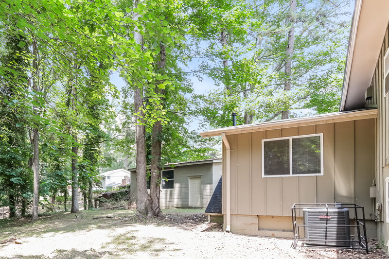 1,670/Mo, 5535 Longmeadow Ln College Park, GA 30349 Rear View