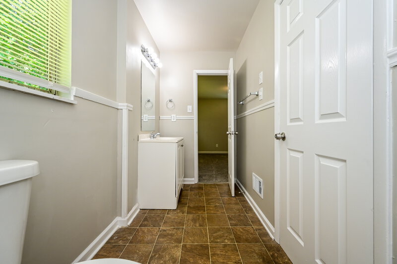 1,810/Mo, 2372 ROLLING ROCK Drive Conley, GA 30288 Main Bathroom View