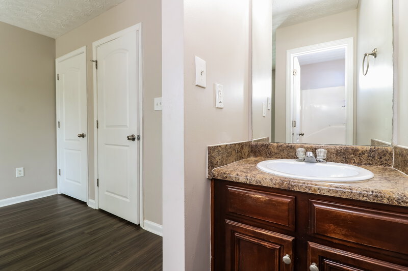 1,665/Mo, 1000 Weatherwood Pl Conyers, GA 30012 Bathroom View 2