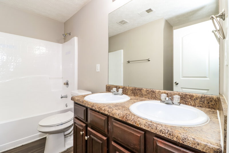 1,665/Mo, 1000 Weatherwood Pl Conyers, GA 30012 Bathroom View 3