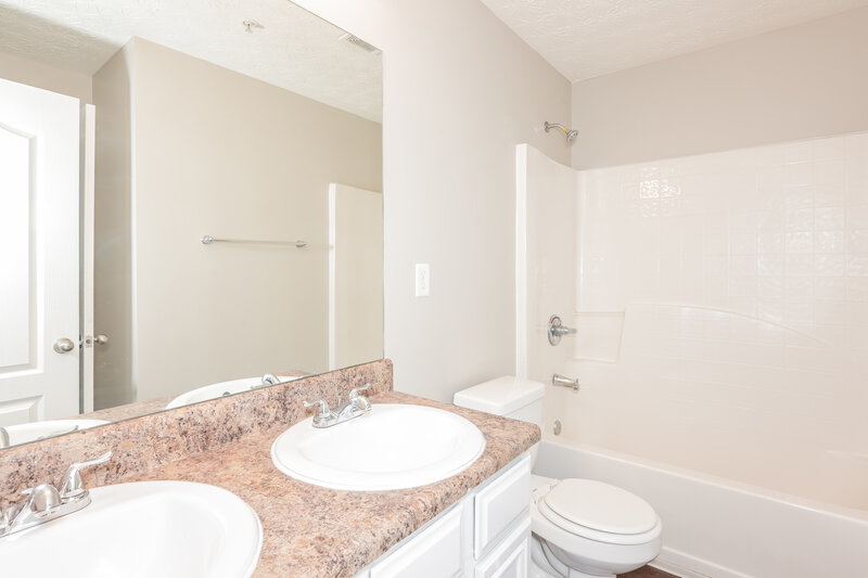 1,655/Mo, 1012 Weatherwood Pl Conyers, GA 30012 Main Bathroom View
