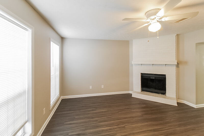 1,350/Mo, 1103 Mccords Cor NW Conyers, GA 30012 Living Room View