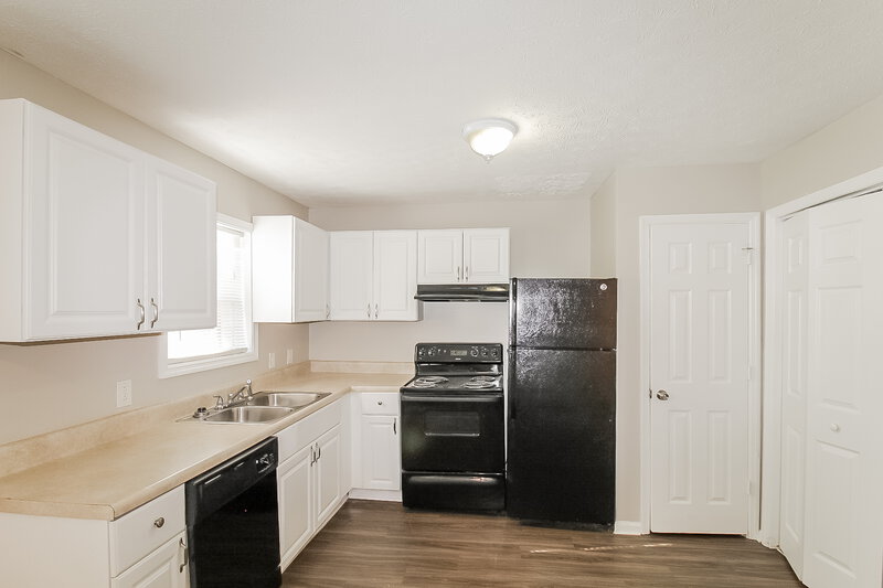 1,350/Mo, 1103 Mccords Cor NW Conyers, GA 30012 Kitchen View