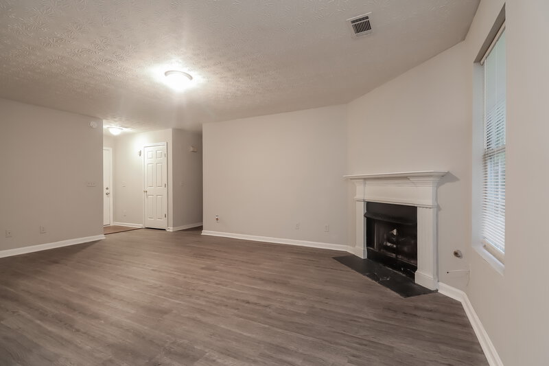 1,700/Mo, 1495 Chelsea Downs Dr NE Conyers, GA 30013 Living Room View