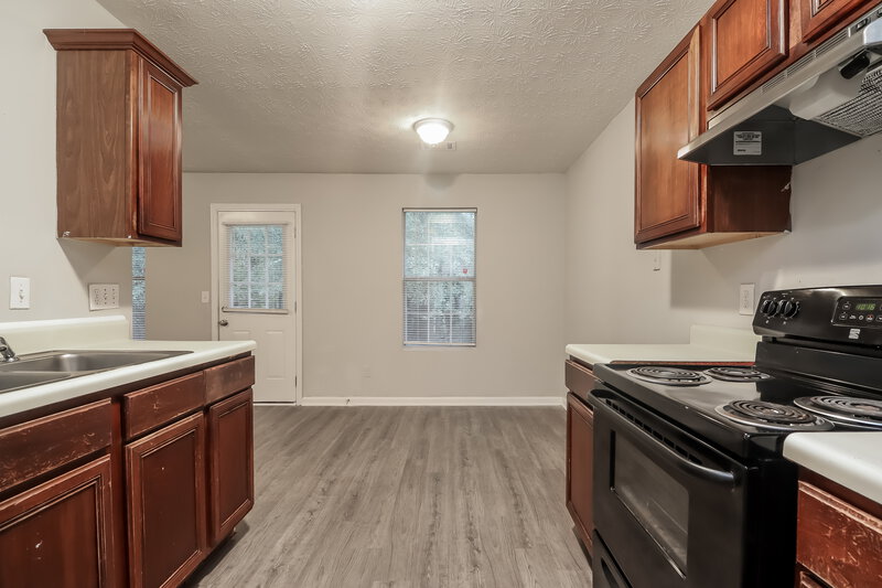 1,700/Mo, 1495 Chelsea Downs Dr NE Conyers, GA 30013 Kitchen View 2