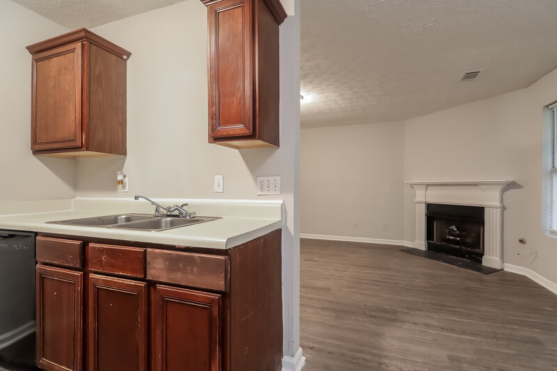 1,700/Mo, 1495 Chelsea Downs Dr NE Conyers, GA 30013 Kitchen View 3