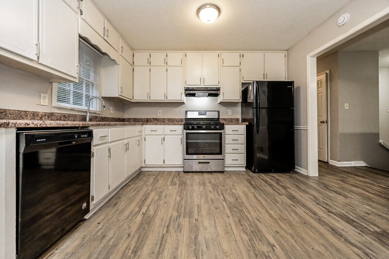 1,935/Mo, 1589 Cherry Hill Ln SW Conyers, GA 30094 Kitchen View 2