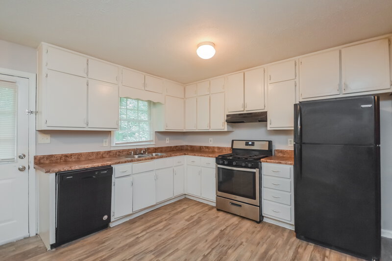 2,830/Mo, 1589 Cherry Hill Ln Conyers, GA 30094 Kitchen View 2