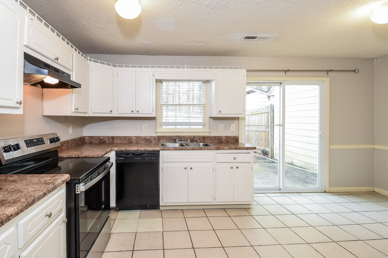 1,495/Mo, 1651 Winchester Way Conyers, GA 30013 Kitchen View