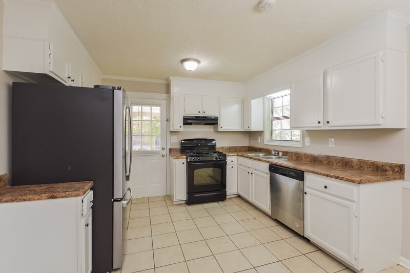 2,015/Mo, 1731 Underwood Dr Conyers, GA 30013 Kitchen View
