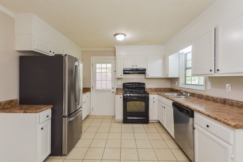 2,015/Mo, 1731 Underwood Dr Conyers, GA 30013 Kitchen View 2
