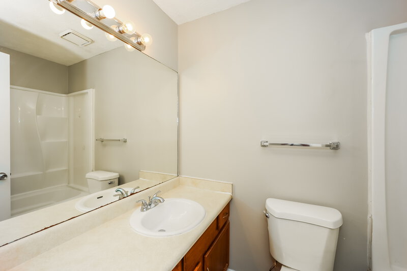 1,395/Mo, 2130 Country Walk Unit A Conyers, GA 30013 Main Bathroom View