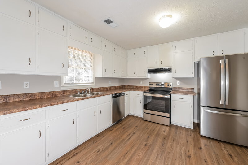 1,670/Mo, 411 Cindy Drive Conyers, GA 30094 Kitchen View