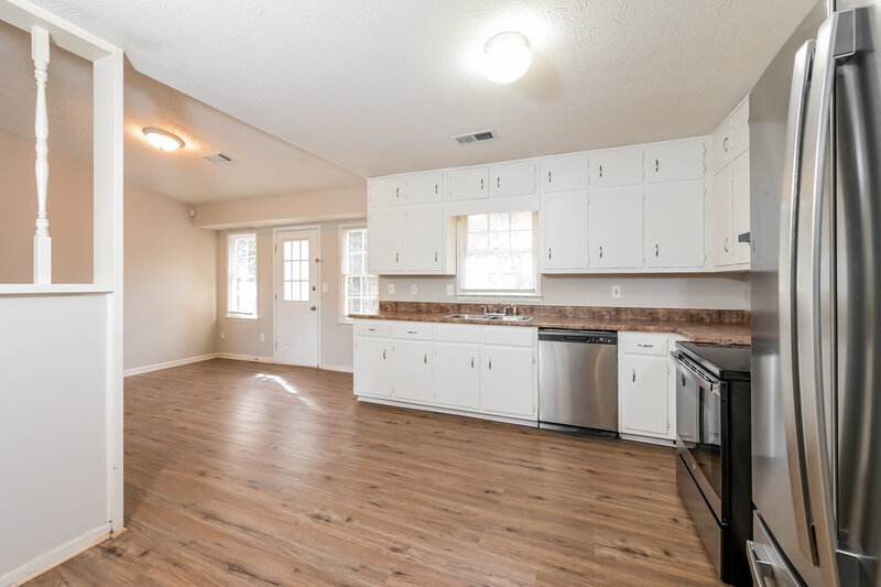 1,670/Mo, 411 Cindy Drive Conyers, GA 30094 Kitchen View 2