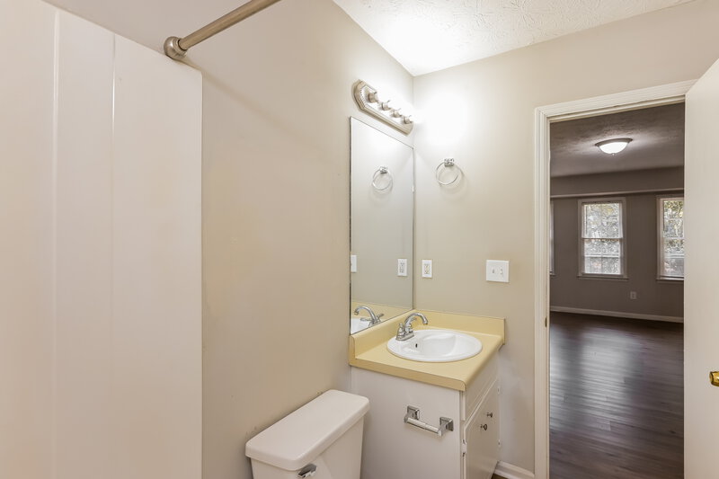 1,670/Mo, 411 Cindy Drive Conyers, GA 30094 Bathroom View