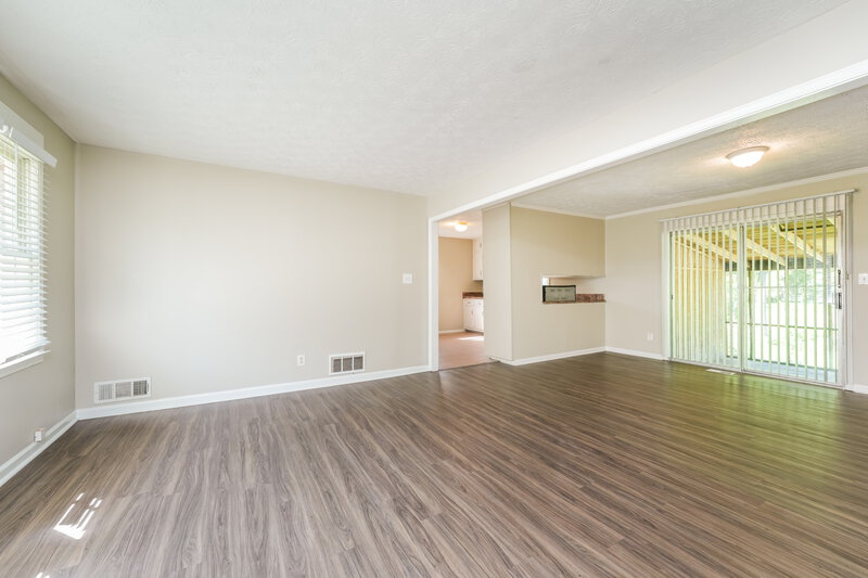 1,760/Mo, 990 Woodbridge Dr NE Conyers, GA 30012 Living Room View