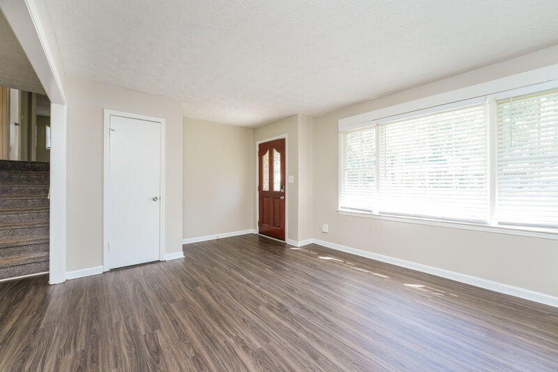 1,760/Mo, 990 Woodbridge Dr NE Conyers, GA 30012 Living Room View 2