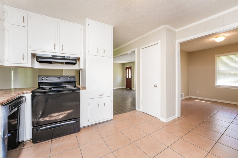 1,760/Mo, 990 Woodbridge Dr NE Conyers, GA 30012 Kitchen View 2