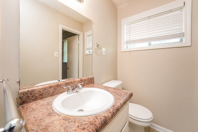 1,760/Mo, 990 Woodbridge Dr NE Conyers, GA 30012 Main Bathroom View 2