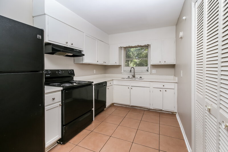 1,395/Mo, 5141 Hillside Dr Covington, GA 30014 Kitchen View