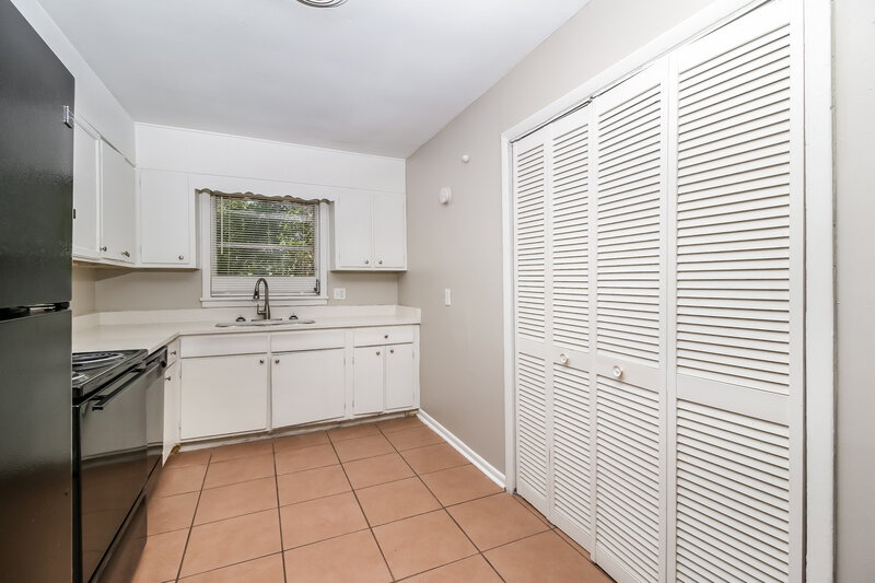 1,395/Mo, 5141 Hillside Dr Covington, GA 30014 Kitchen View 3