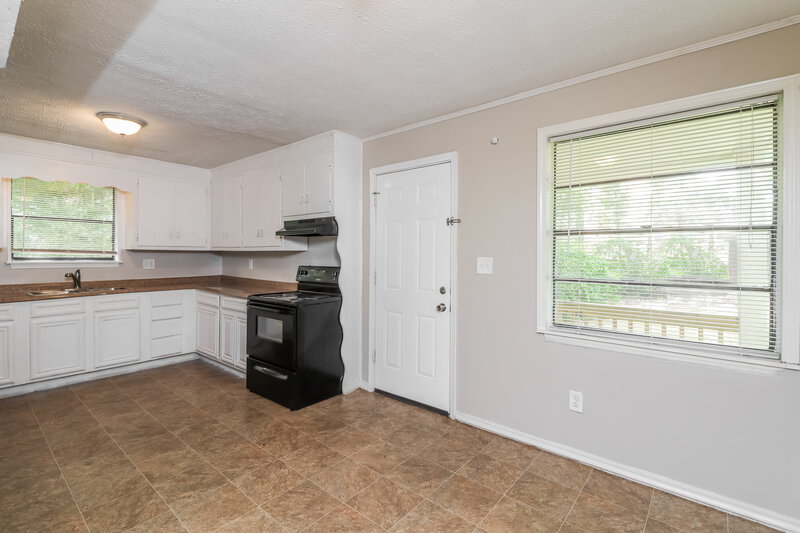1,365/Mo, 9050A Spillers Dr SW Covington, GA 30014 Dining Room View
