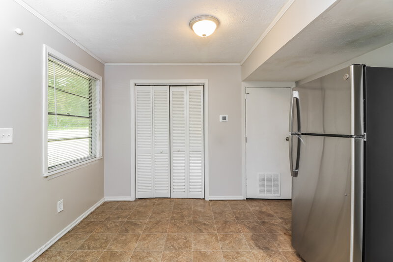 1,365/Mo, 9050A Spillers Dr SW Covington, GA 30014 Dining Room View 2