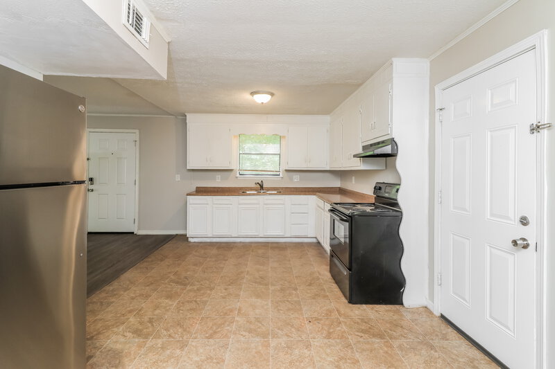 1,365/Mo, 9050A Spillers Dr SW Covington, GA 30014 Kitchen View