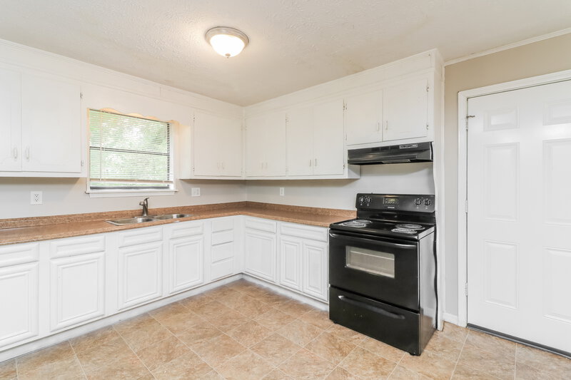 1,365/Mo, 9050A Spillers Dr SW Covington, GA 30014 Kitchen View 3