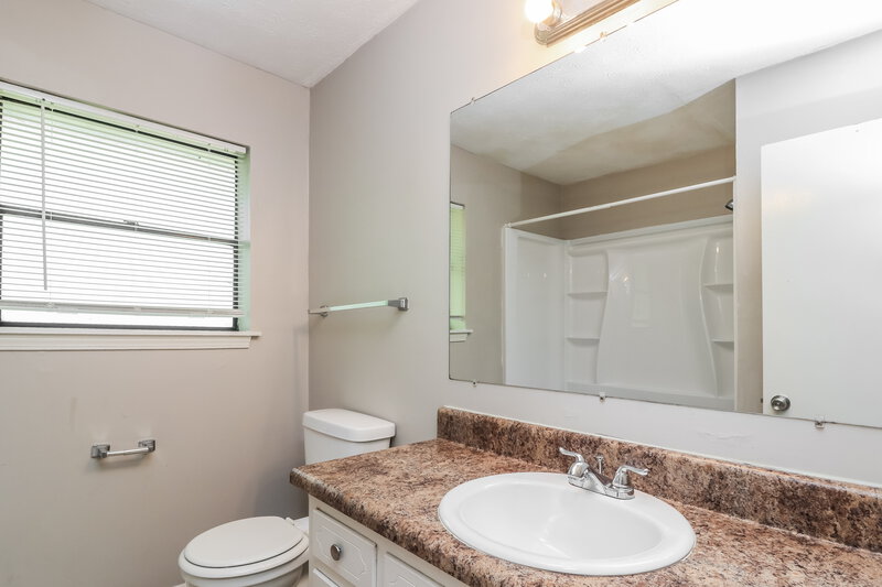 1,365/Mo, 9050A Spillers Dr SW Covington, GA 30014 Bathroom View