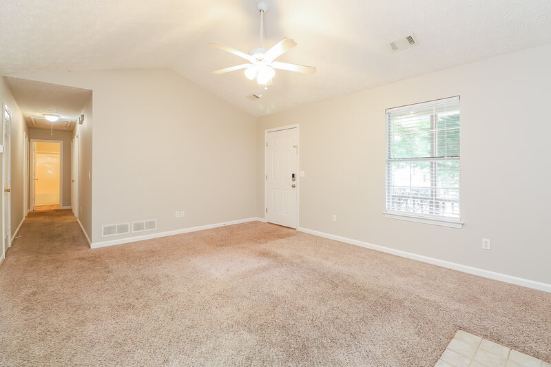1,690/Mo, 50 Mountain Ct Covington, GA 30016 Living Room View 2