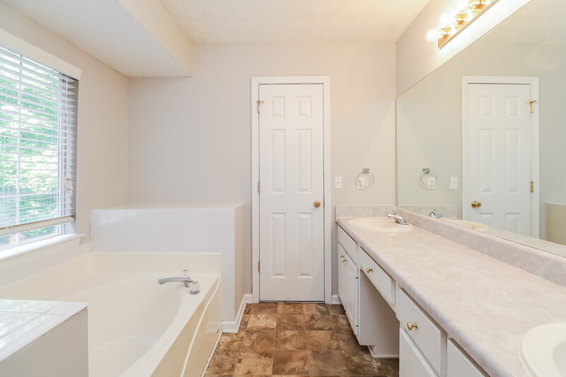 1,690/Mo, 50 Mountain Ct Covington, GA 30016 Main Bathroom View