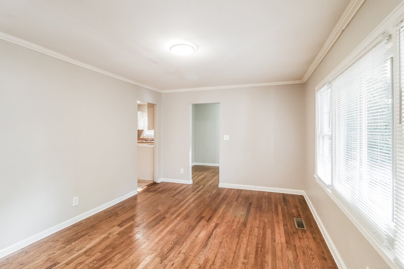 1,660/Mo, 1352 PEACHCREST Drive Decatur, GA 30032 Living Room View