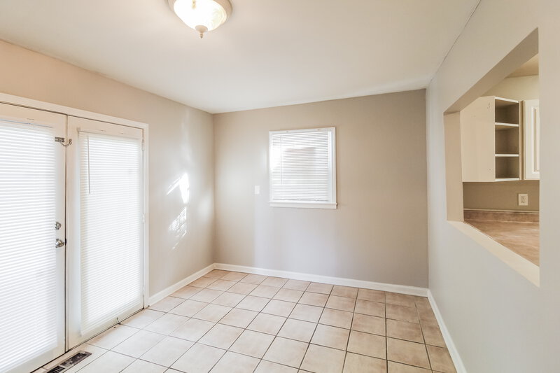 1,660/Mo, 1352 PEACHCREST Drive Decatur, GA 30032 Dining Room View