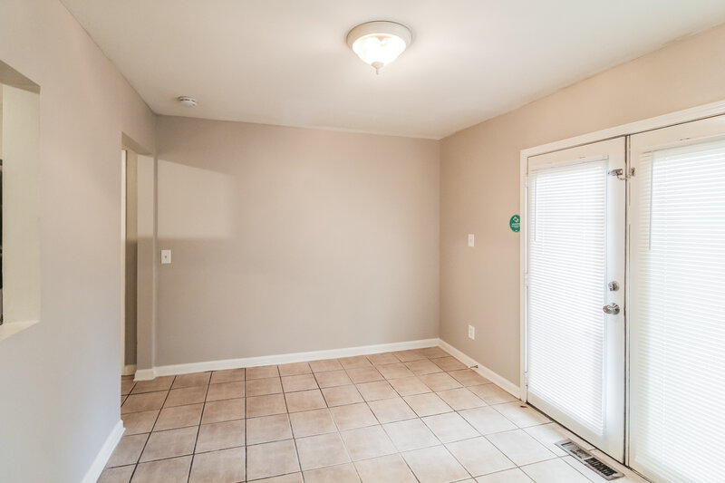 1,660/Mo, 1352 PEACHCREST Drive Decatur, GA 30032 Dining Room View 2