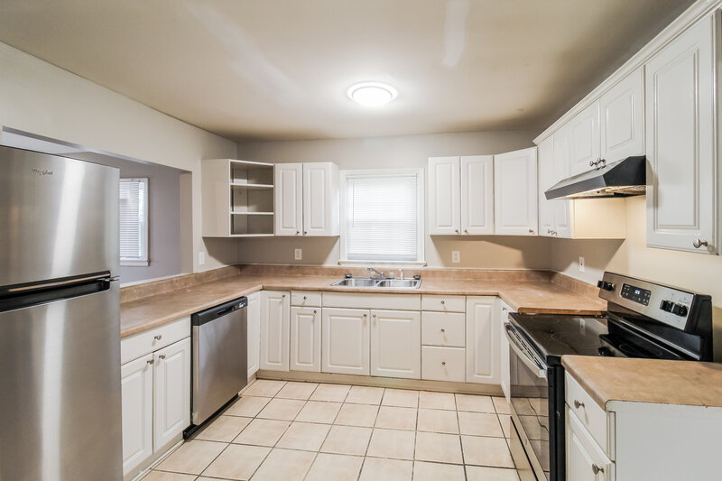 1,660/Mo, 1352 PEACHCREST Drive Decatur, GA 30032 Kitchen View