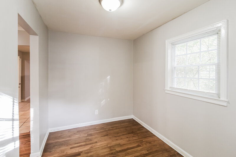 1,660/Mo, 1352 PEACHCREST Drive Decatur, GA 30032 Family Room View 2
