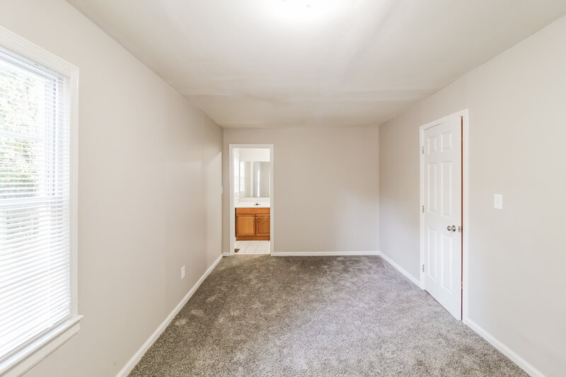 1,660/Mo, 1352 PEACHCREST Drive Decatur, GA 30032 Main Bedroom View 2