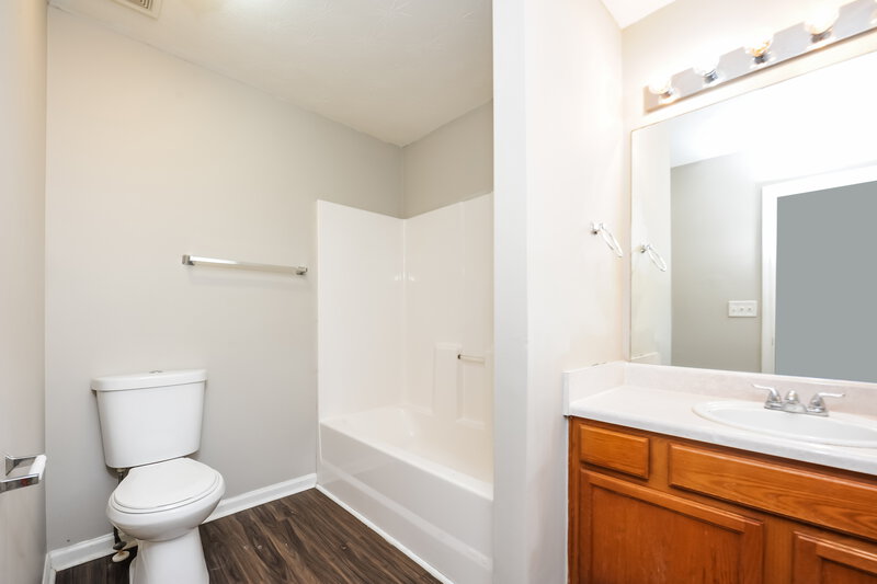 1,500/Mo, 1551 EASTERN SUNRISE Decatur, GA 30034 Main Bathroom View
